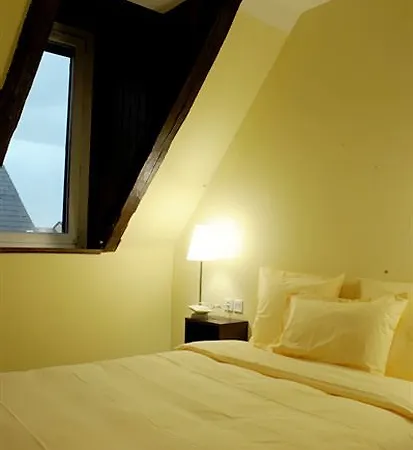 Du Clocher Bed & Breakfast 3*
