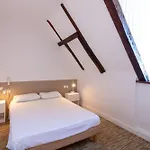 Du Clocher Bed & Breakfast 3*