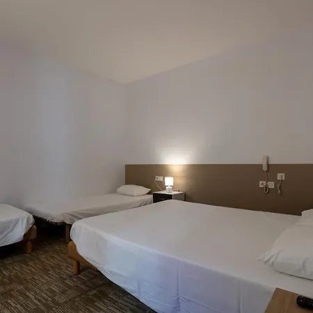 Du Clocher Bed & Breakfast 3*