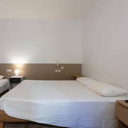 Du Clocher Hotell 2*