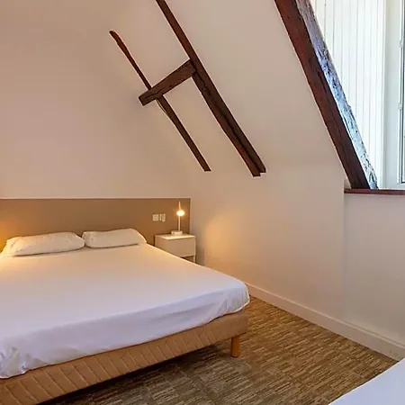 Du Clocher Bed & Breakfast 3*